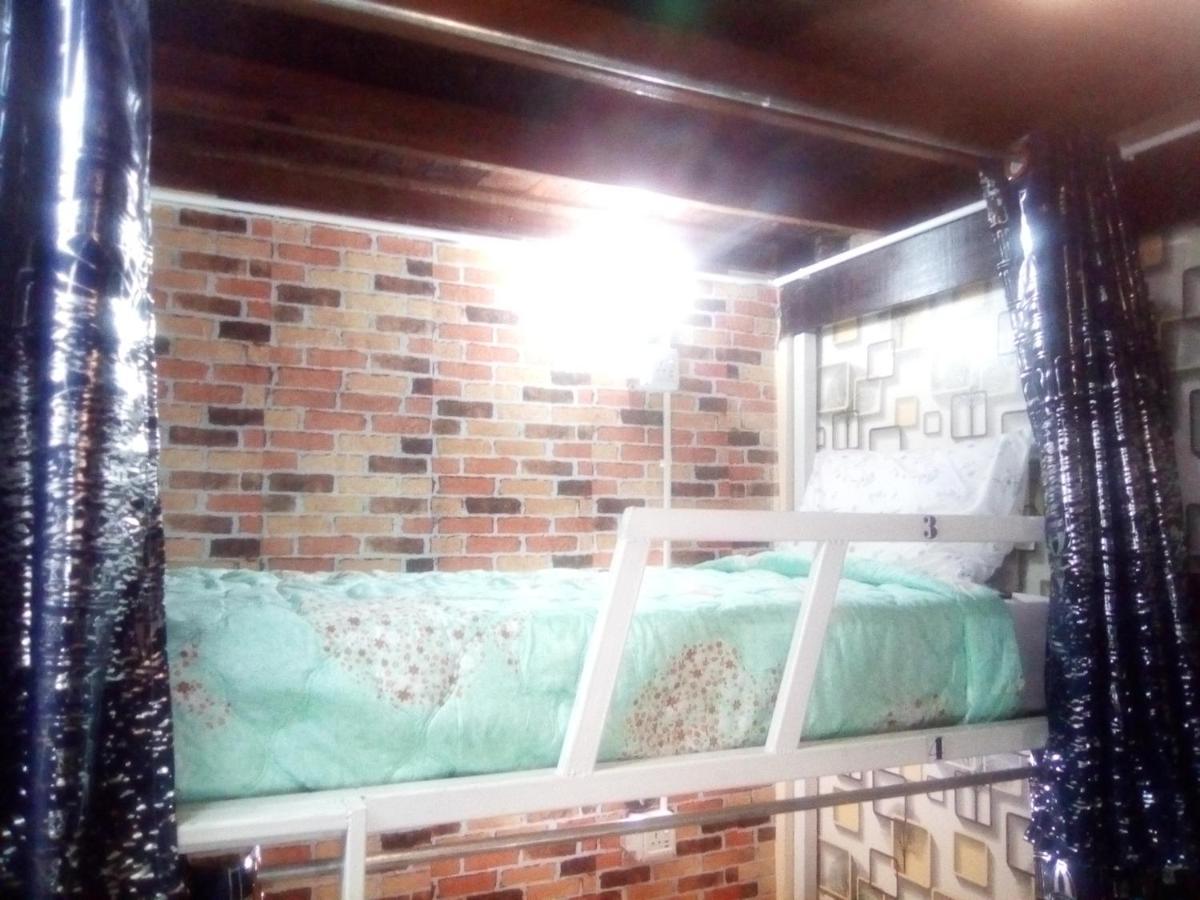 Ban Kru Ae Mixed Dorm Bed & Breakfast Bangkok Exterior photo