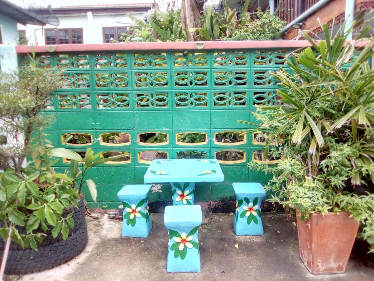 Ban Kru Ae Mixed Dorm Bed & Breakfast Bangkok Exterior photo